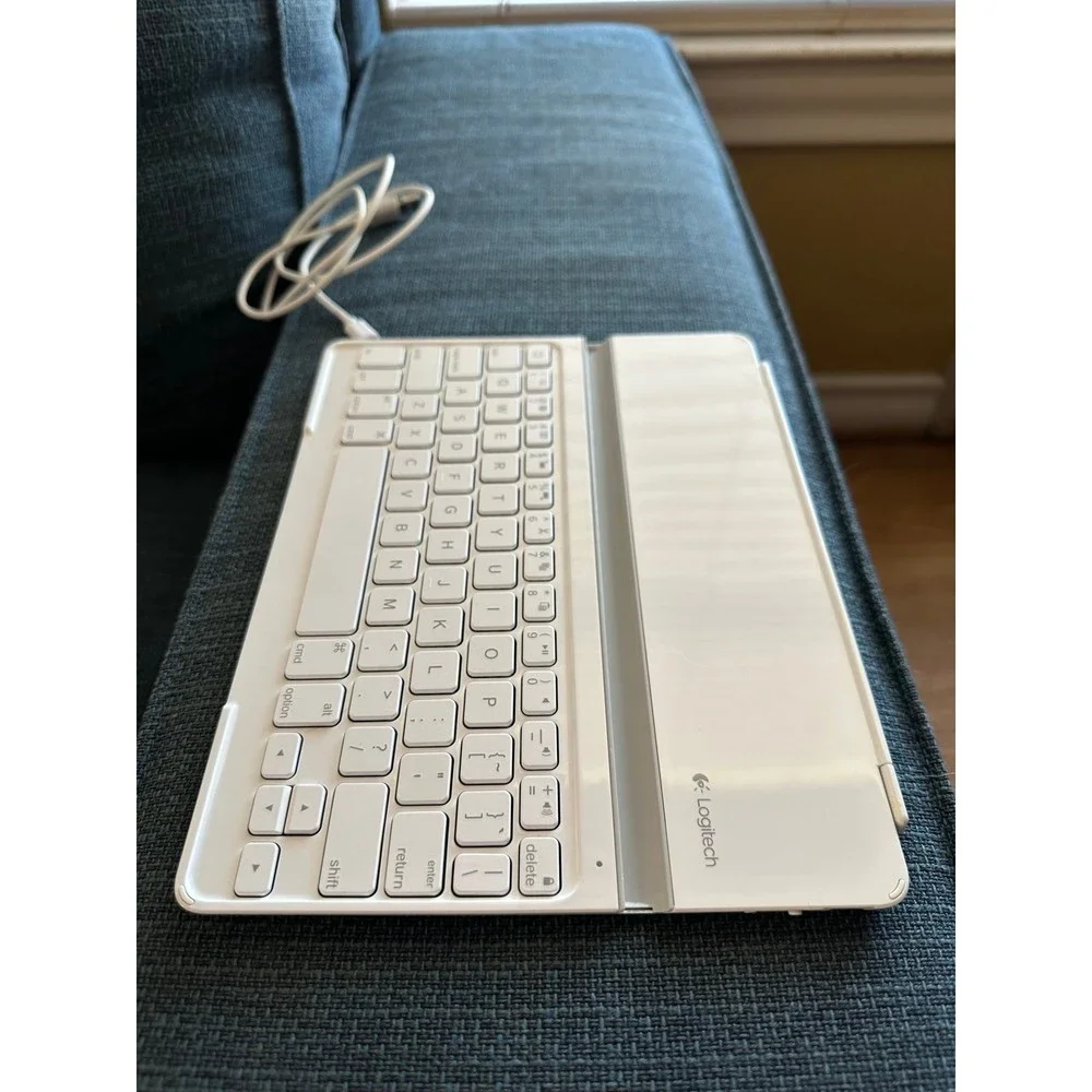 White Logitech Ultrathin Bluetooth Keyboard Tablet Cover Low Profile iPad 2/3/4